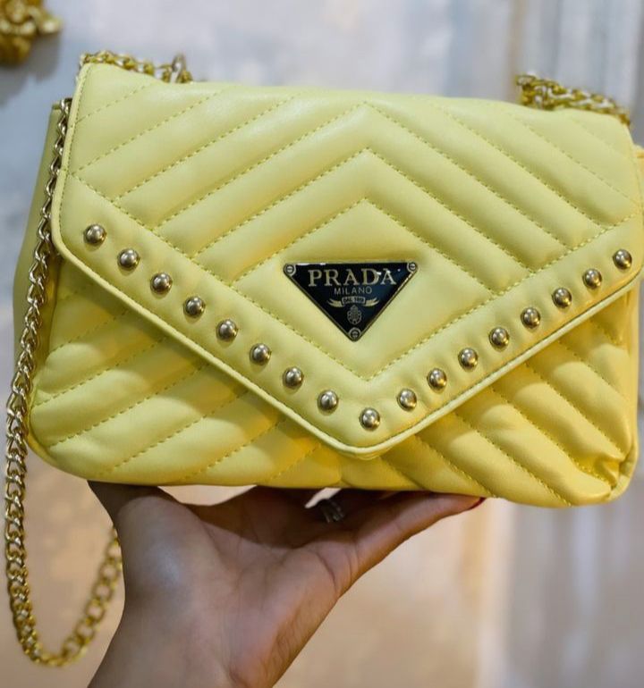 Bolso Prada grande. Ver detalle en la foto $4800 vendida ❤️❤️❤️❤️❤️